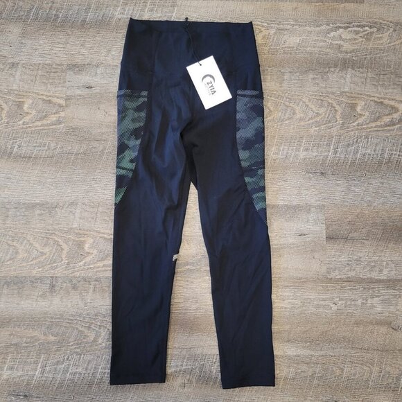 ZYIA | Black Camo Reflective Pocket Brilliant Hi-Rise Capri Legging | Sz. 2 - Picture 4 of 8